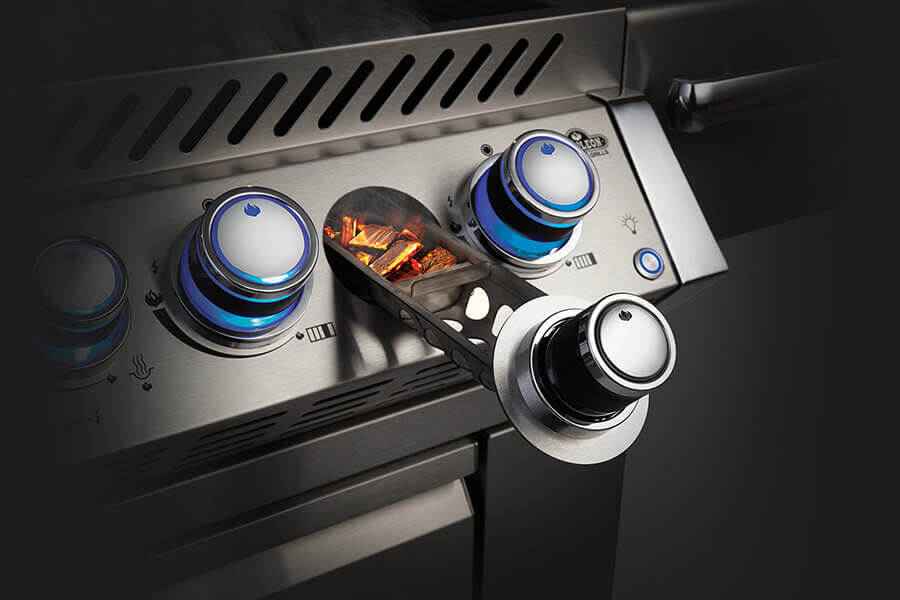Gas Grill - Built-in Prestige PRO™ 825 with Infrared Rear Burner